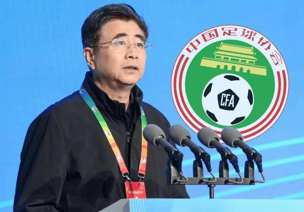 【比赛关键事件】第12分钟，赫罗纳后场送出穿透性极强的直塞球，齐甘科夫长驱直入低平球横扫门前，多夫比克跟进轻松推射入网，赫罗纳1-0领先　第19分钟，拉菲尼亚开出右侧角球，莱万高高跃起头槌破门！